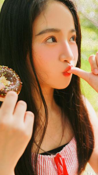 她在丈夫面前被耍了